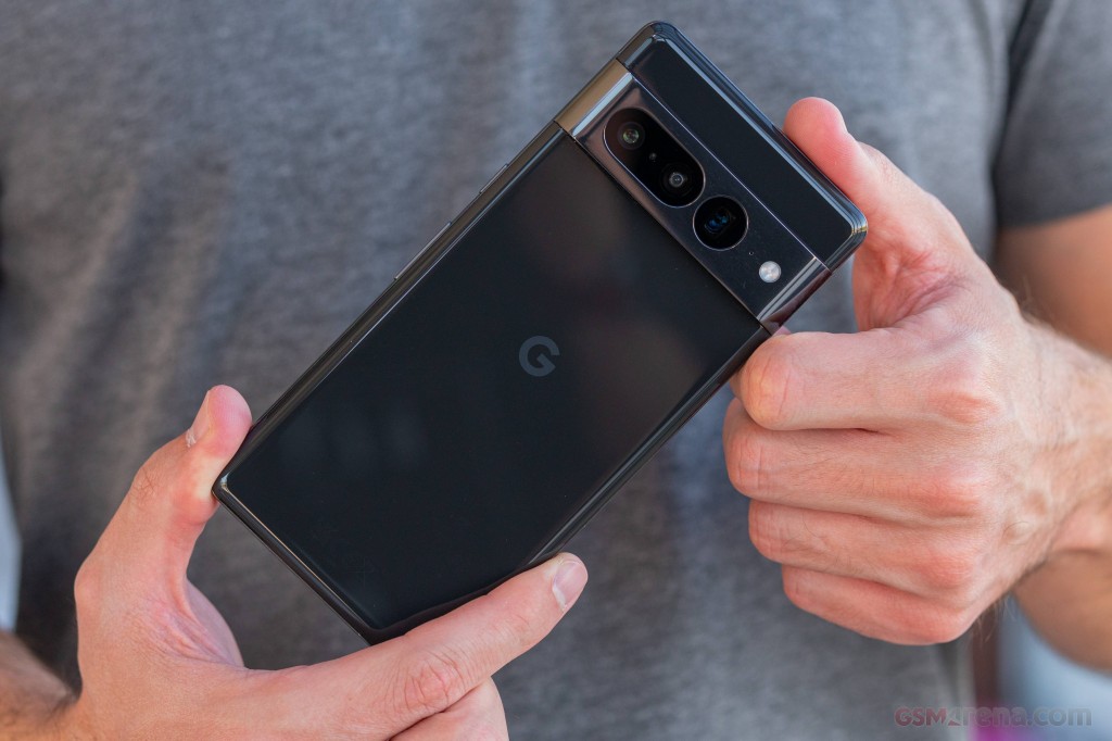 diagonal-in-hand Google Pixel 7 pro vs Samsung S23  - Which one is the Best in 2023?